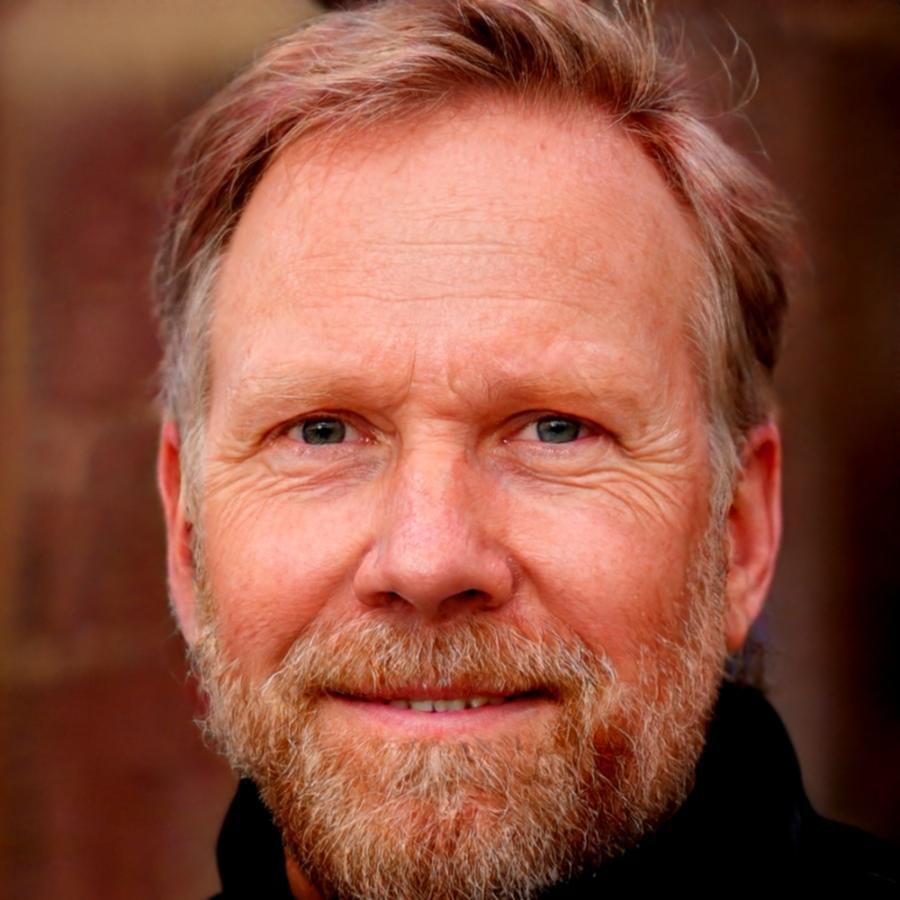 Instructor Sebastián Morales